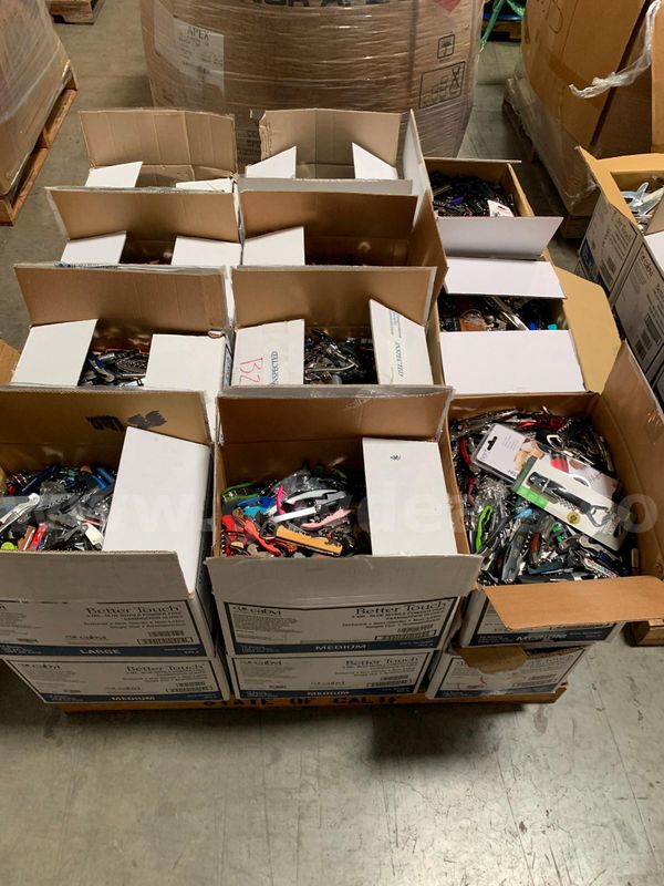 Pallet of Wine Bottle Openers/Corkscrews
