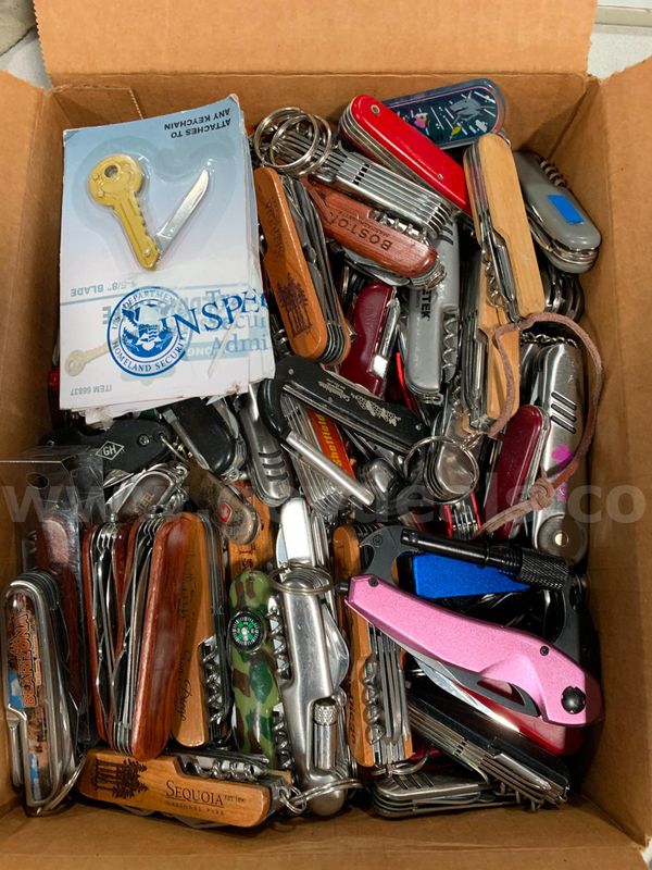 Miscellaneous Souvenir Knives/Multi-tools