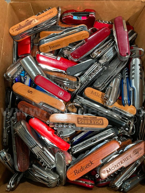 Miscellaneous Souvenir Knives/Multi-tools