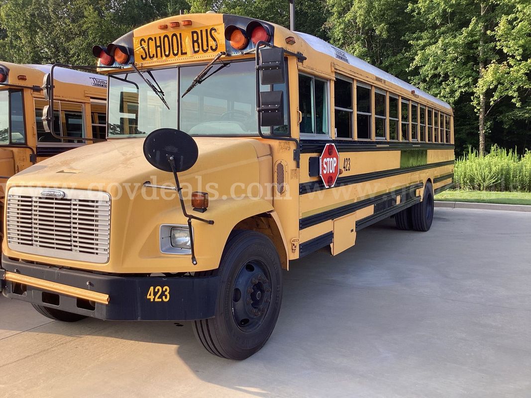 2004 Freightliner FS65