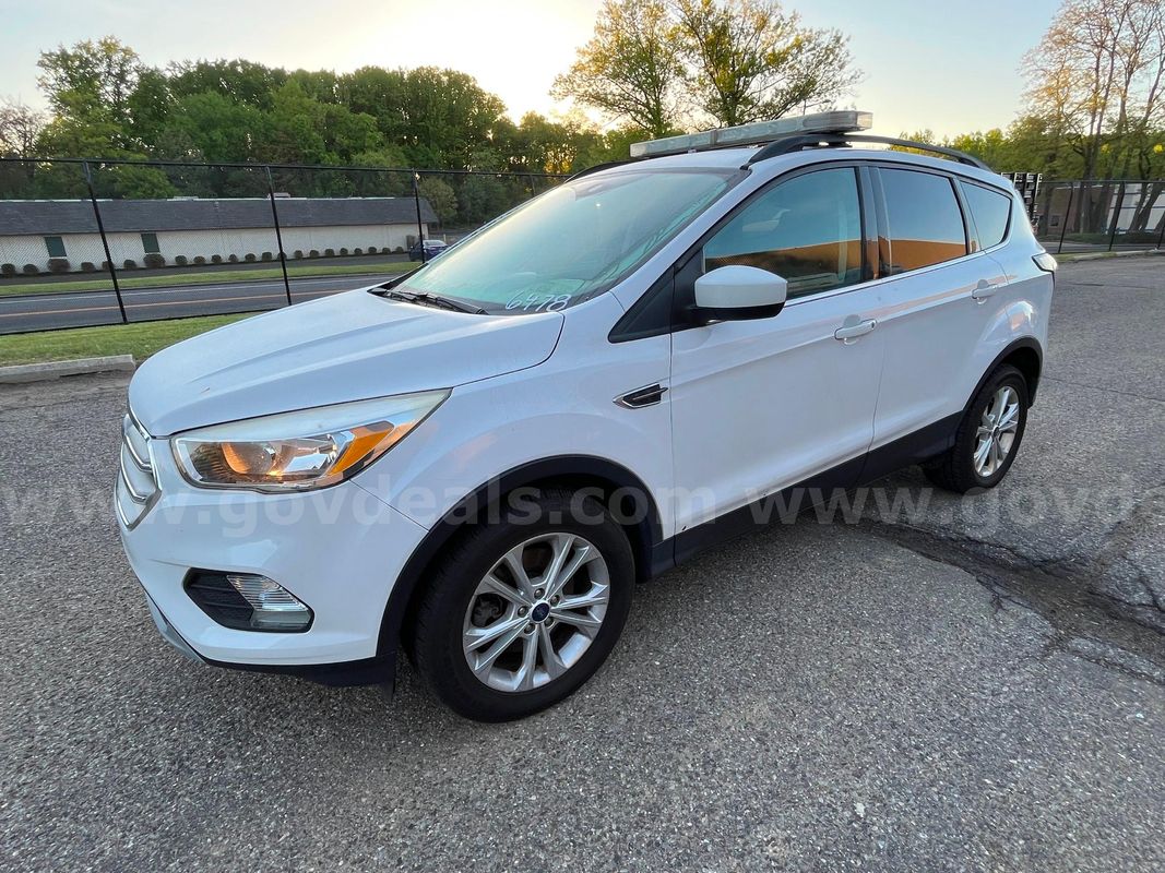 2018 AWD Ford Escape SE EcoBoost (NEEDS ENGINE)