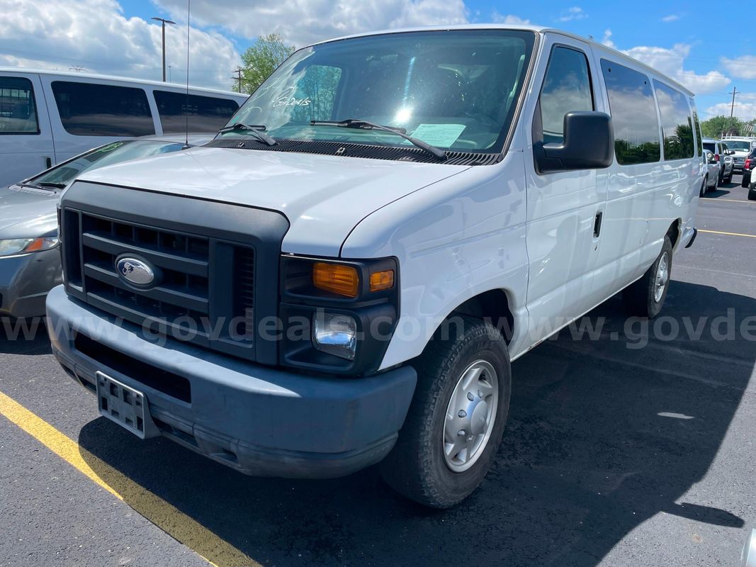 2014 Ford Econoline E-350 Passenger Van, 5.4L V8 *UNDER 100K MILES!*