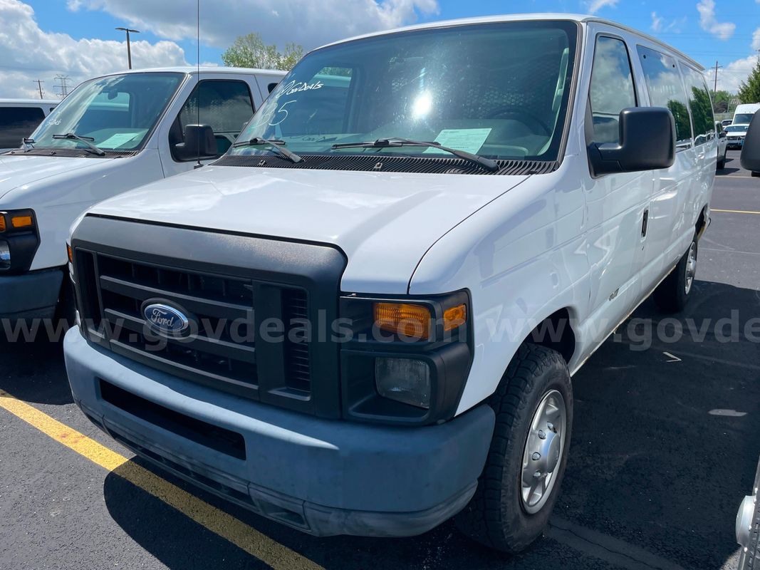 2011 Ford Econoline E-350 Passenger Van, 5.4L V8 *UNDER 50K MILES!*