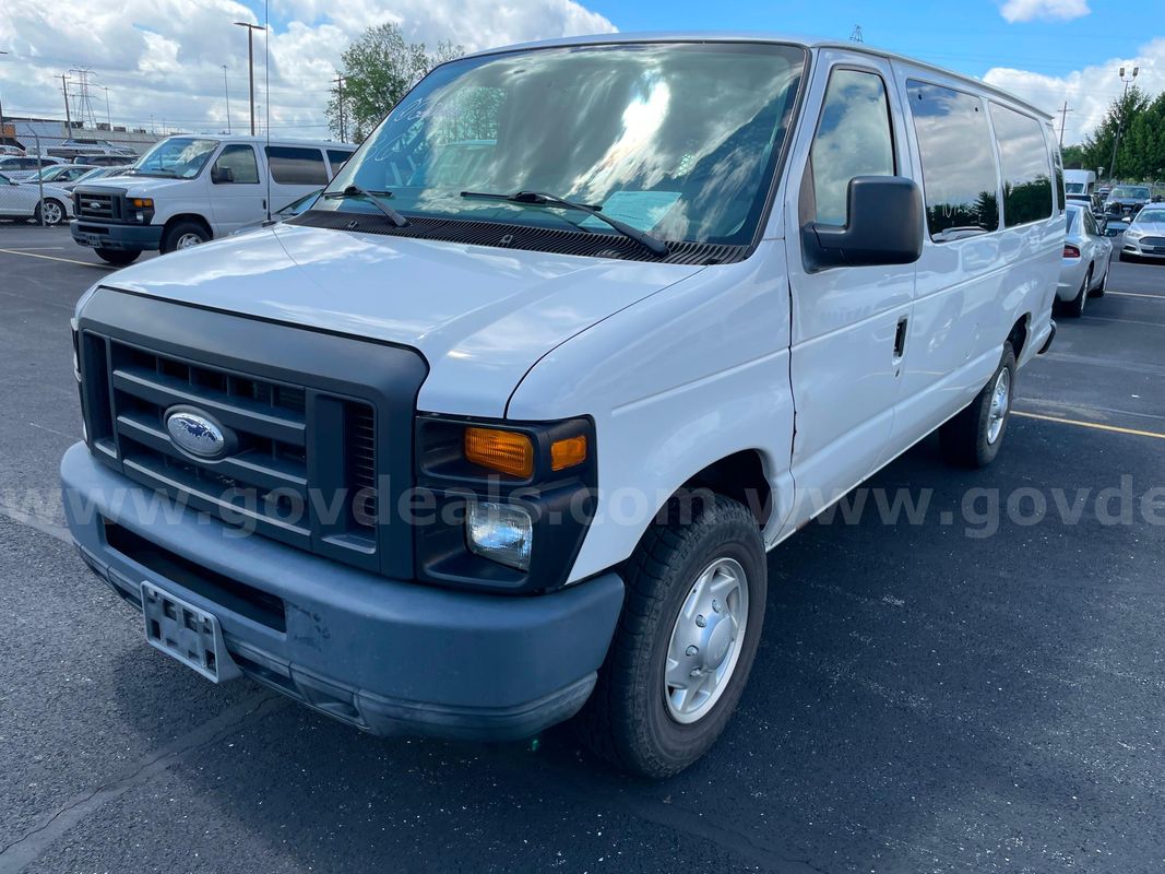 2014 Ford Econoline E-350 Passenger Van, 5.4L V8 *UNDER 50K MILES!*