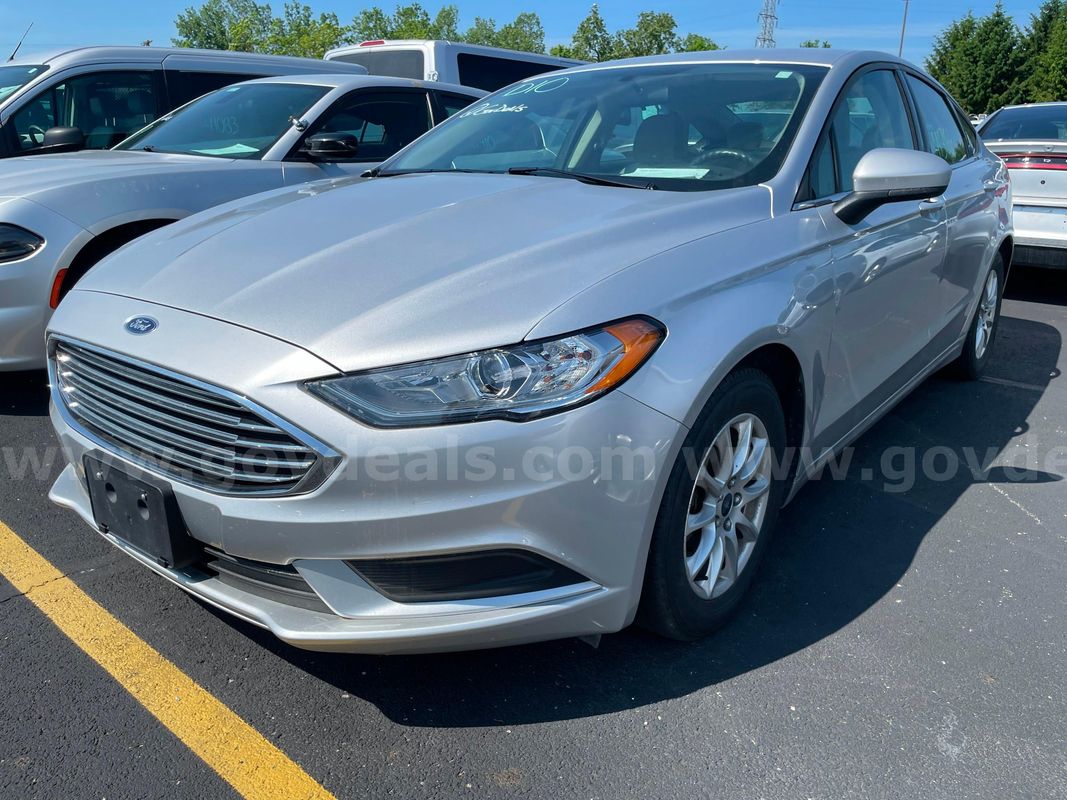 2017 Ford Fusion SEDAN 4-DR, 2.5L L4 *UNDER 50K MILES!!