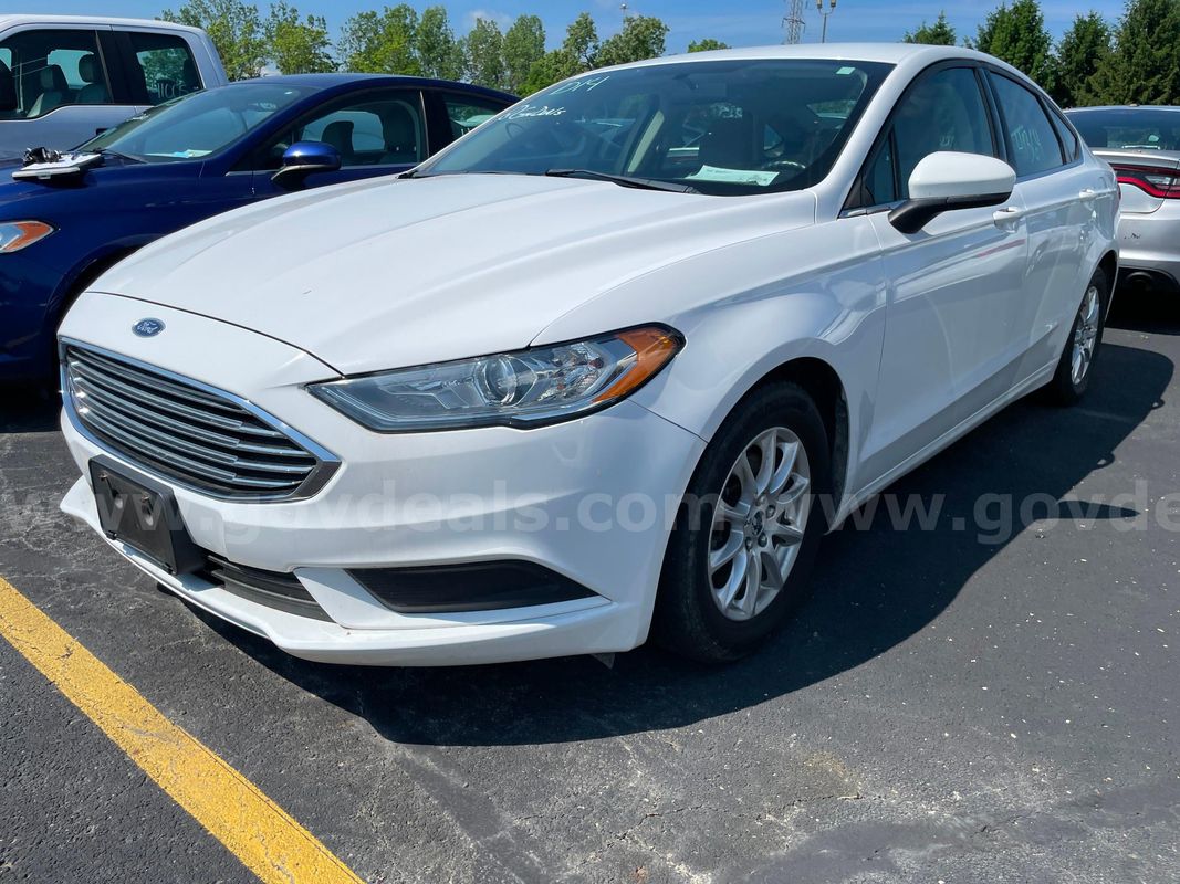 2017 Ford Fusion SEDAN 4-DR, 2.5L L4 *LESS THAN 100K MILES!!