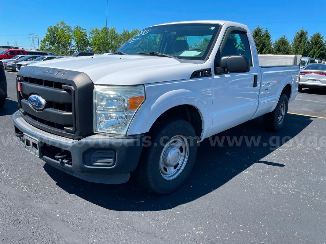 2011 Ford F-250 SD XL 2WD REG CAB PICKUP w/ Tailgate Lift, 6.2L V8