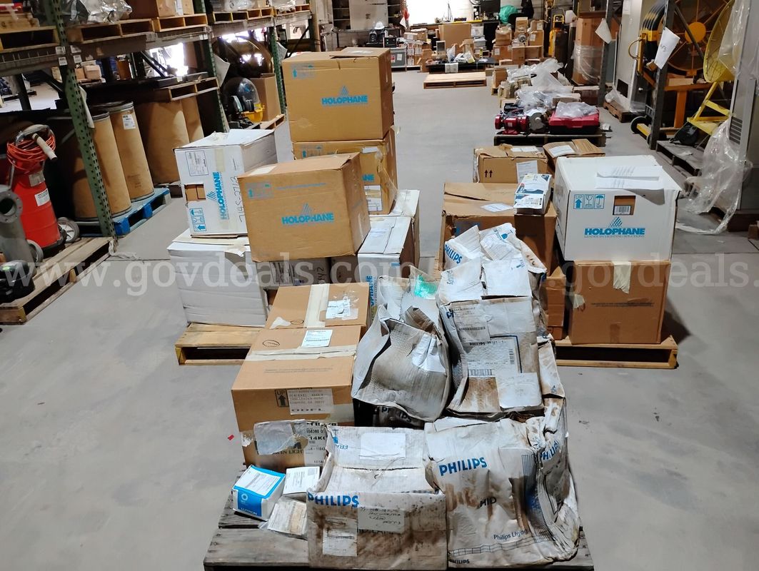 Lot of 3 pallets of Various Commercial / Industrial Lighting Components