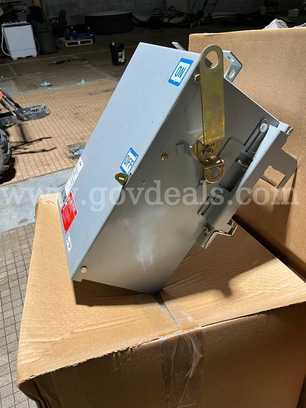 Ten (10) -- Eaton Pow-R-Way III Fusible Switch