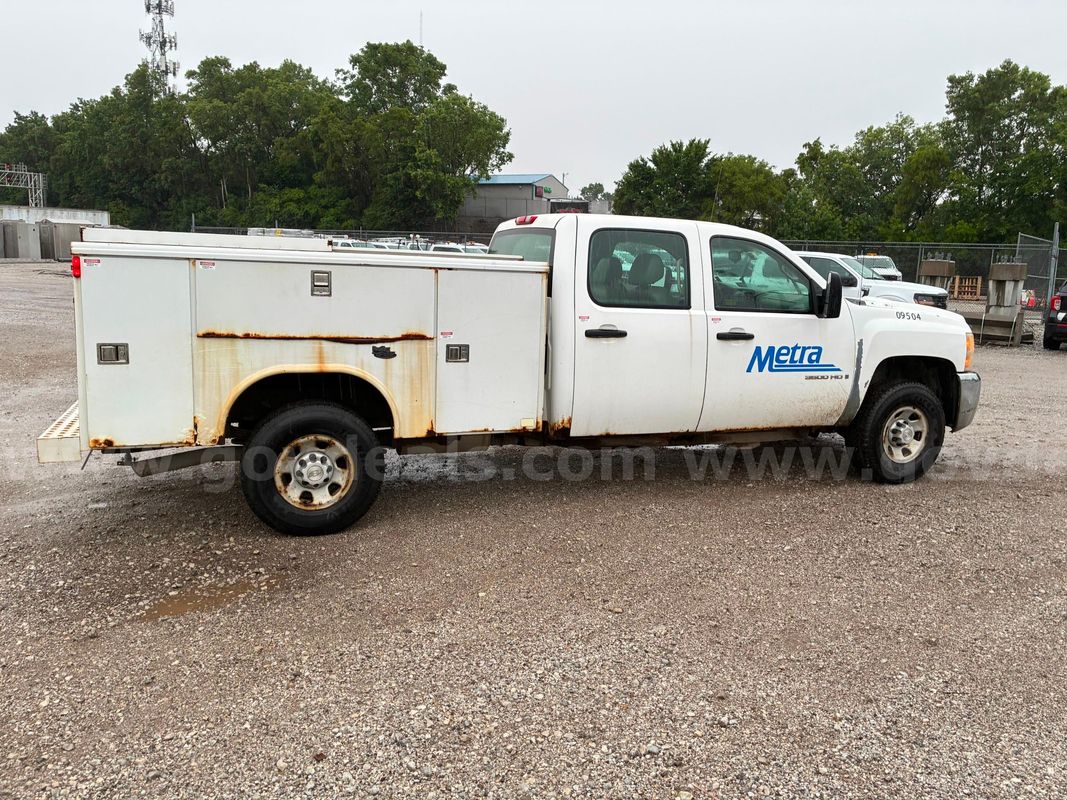 Unit 09504 - 2009 Ford Crew cab 6.0L V8, tires LT265/75R16 tires, Service body