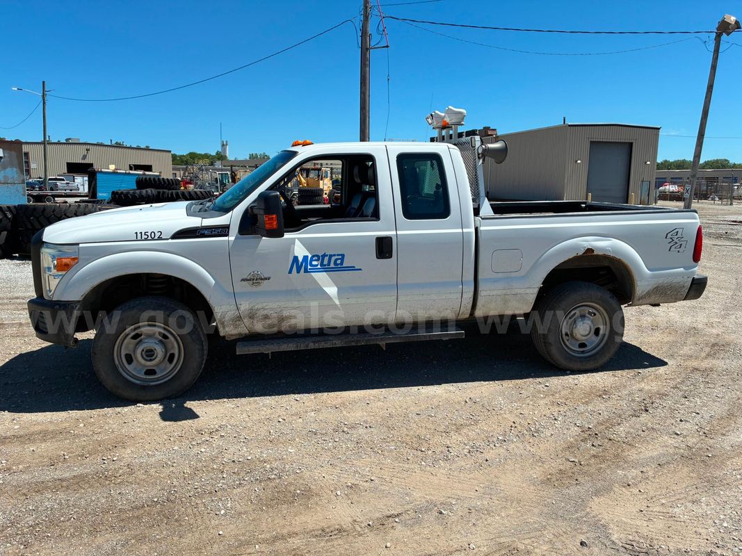 Unit 11502 - 2011 Ford F350, 4WD, Ext cab 6.7L V8 Diesel, tires LT275/65R18 tires, pick up bed