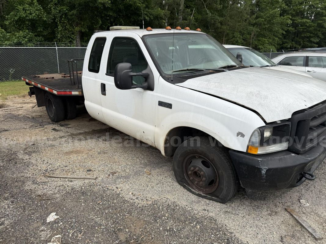2002 Ford F-350 SD XL SuperCab Long Bed 2WD DRW