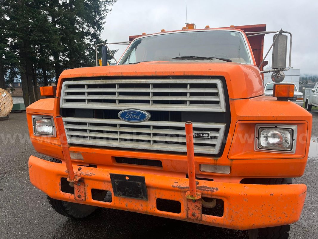 Ford F800 Dump Truck