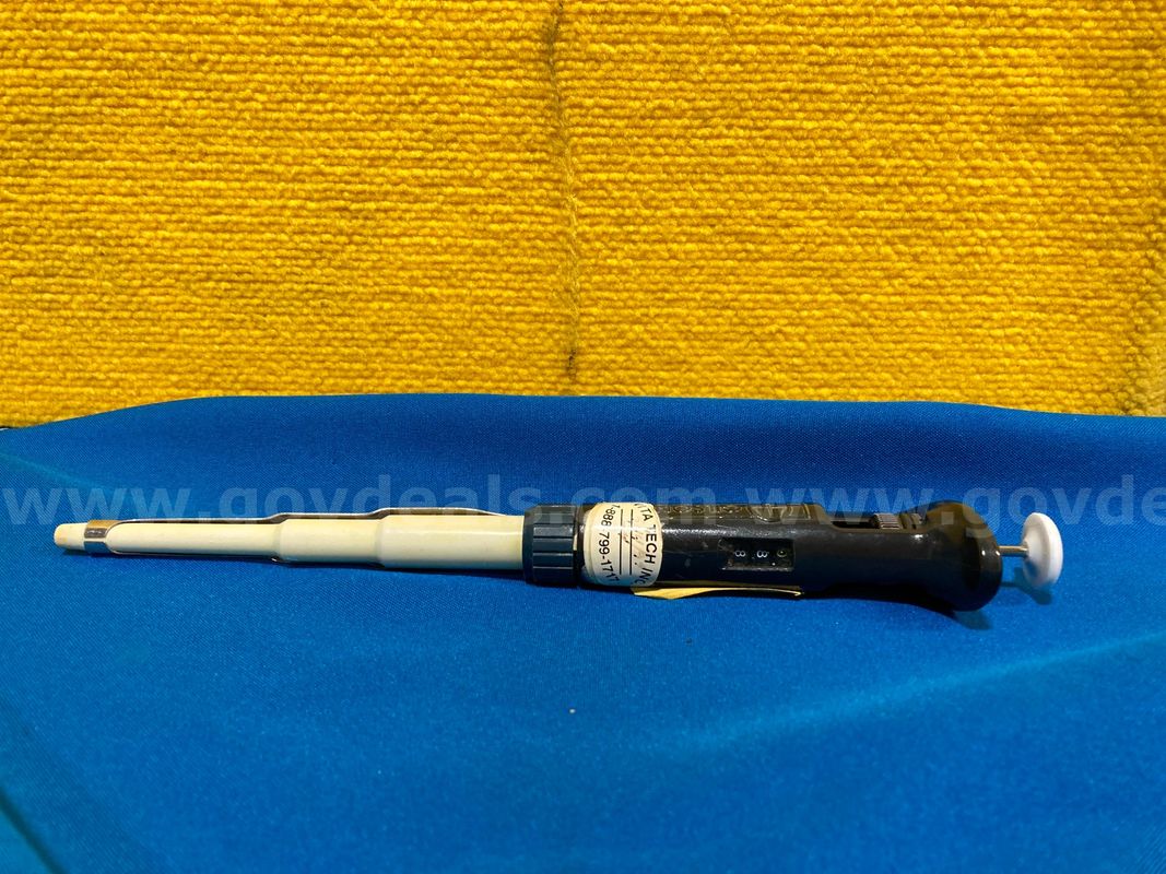 (1) Gilson P1000 Pipette