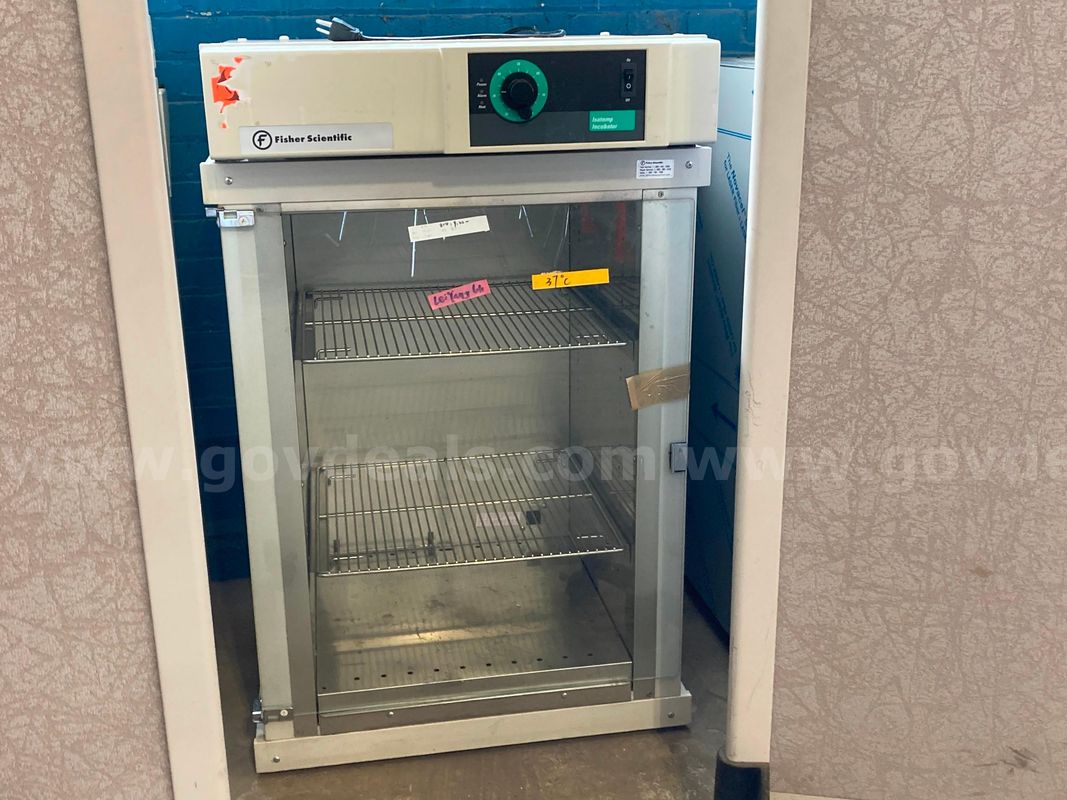 (1) Fisher Scientific Isotemp Model 550D Incubator