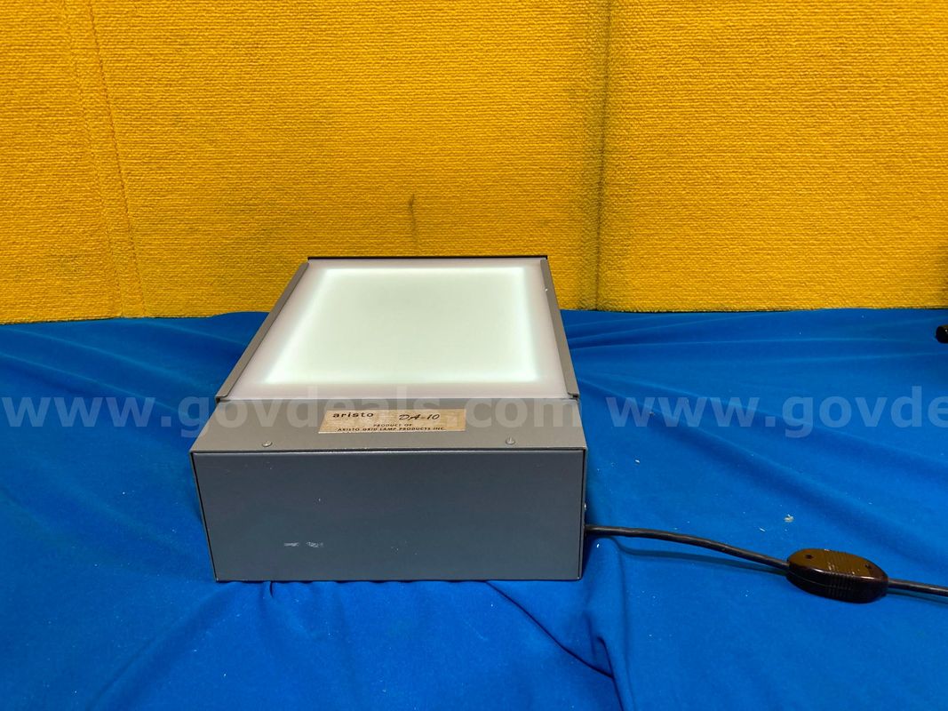 (1) Aristo DA-10 Lightbox