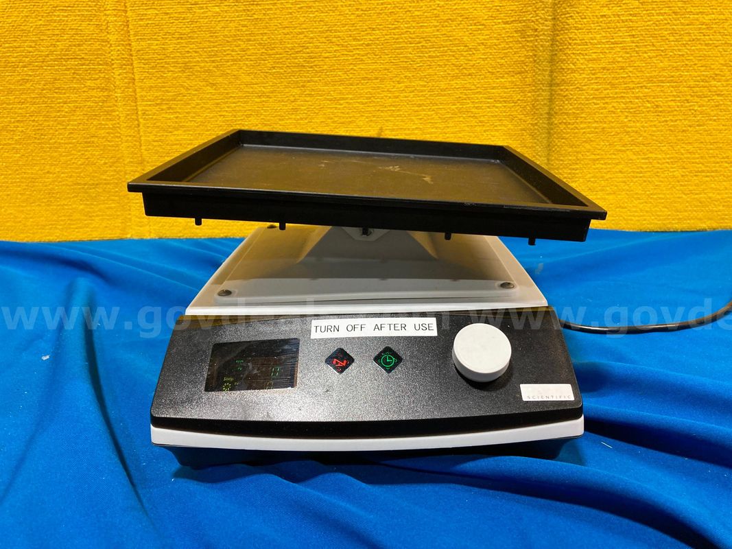 (1) Thermo Scientific Compact Digital Rocker