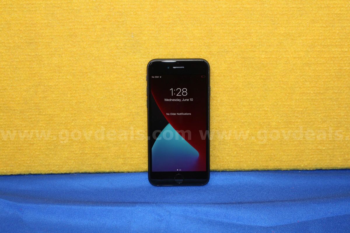 (1) Apple iPhone SE 2nd Generation 4.7"