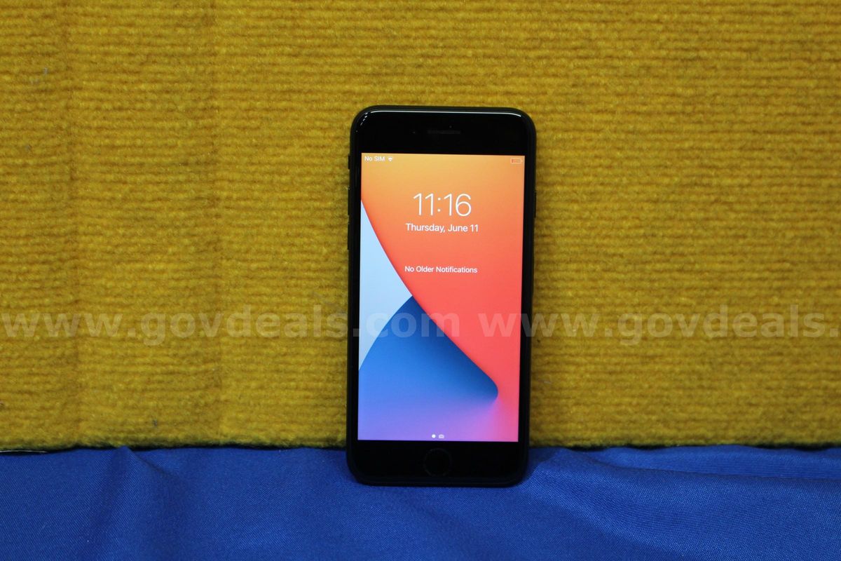 (1) Apple iPhone SE 2nd Generation 4.7"