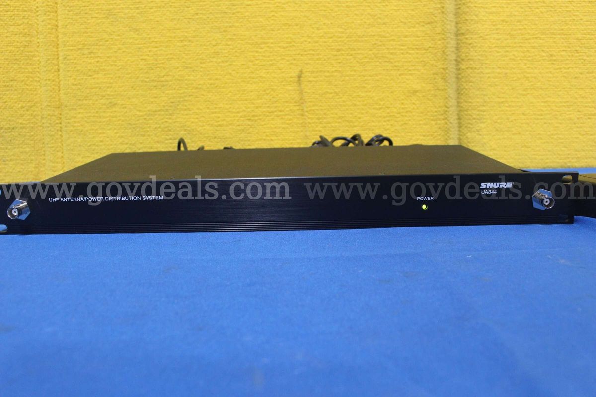 (1) Shure UHF Antenna/Power Distribution System