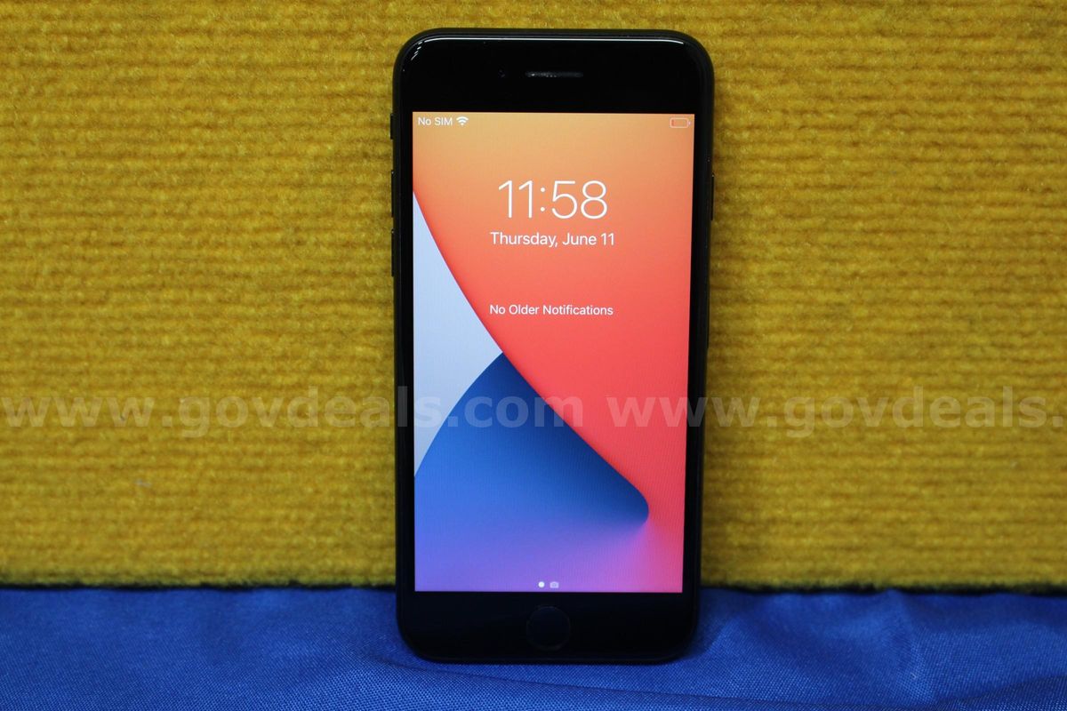 (1) Apple iPhone SE 2nd Generation 4.7"