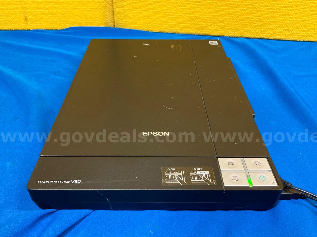 (1) Epson Perfection V30 Model J232A Flatbed Scanner
