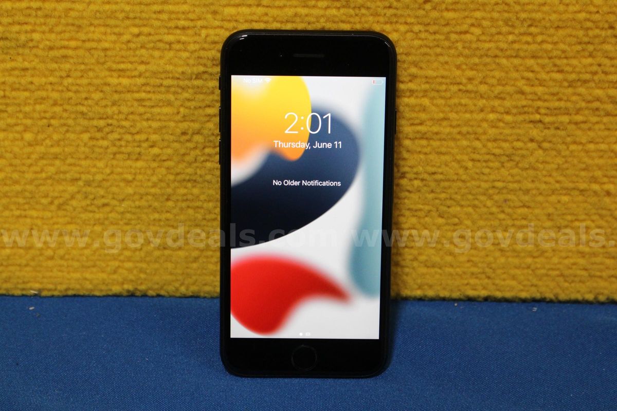 (1) Apple iPhone SE 2nd Generation 4.7"