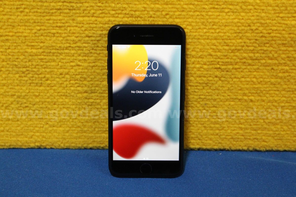 (1) Apple iPhone SE 2nd Generation 4.7"