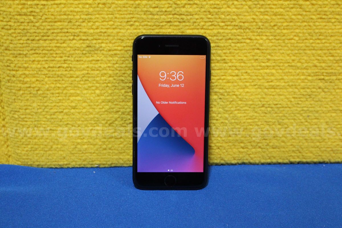 (1) Apple iPhone SE 2nd Generation 4.7"