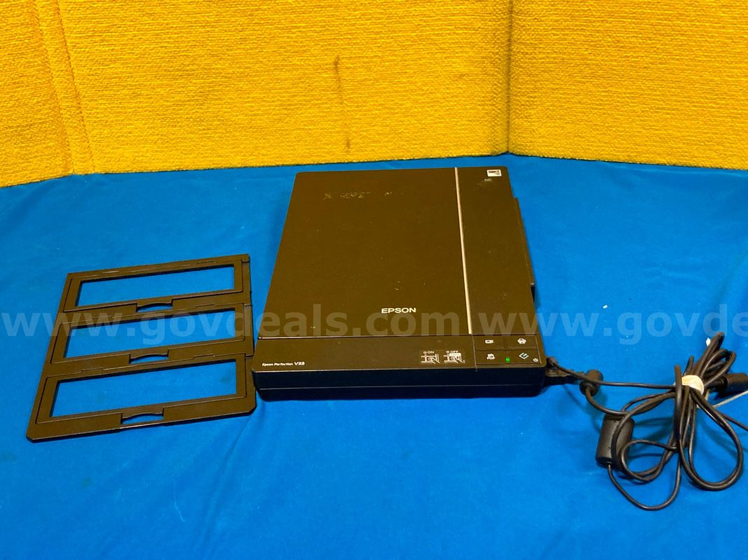(1) Epson Perfection V33 Model J232C Flatbed Scanner