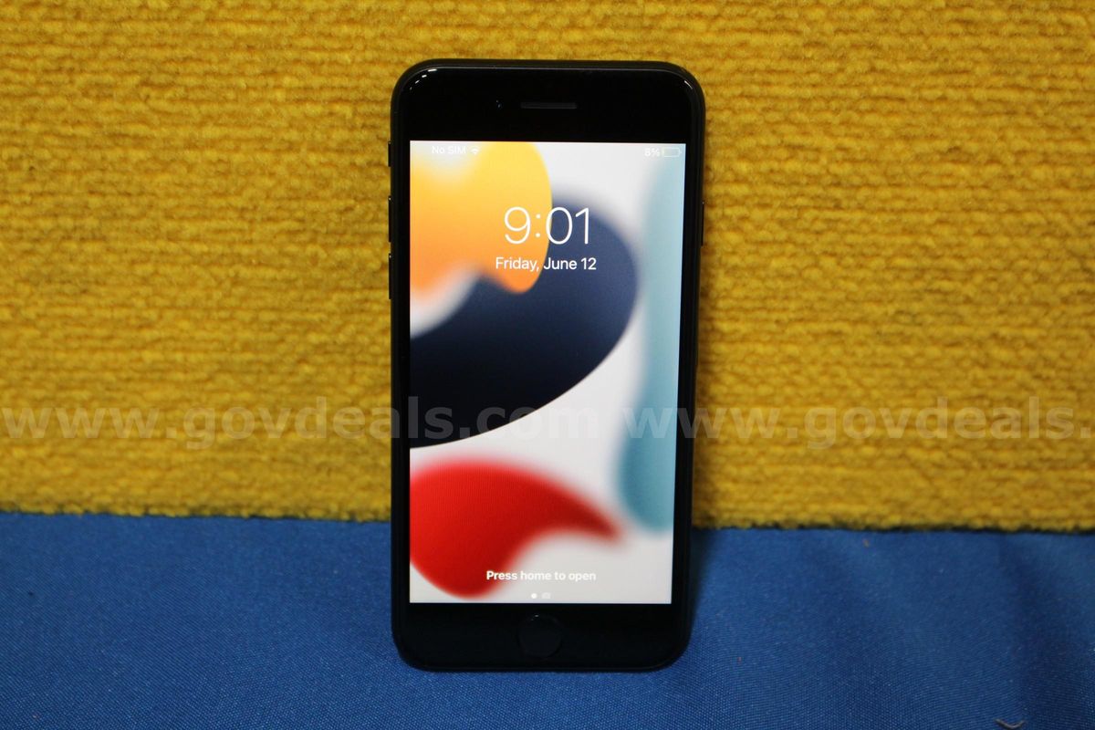(1) Apple iPhone SE 2nd Generation 4.7"