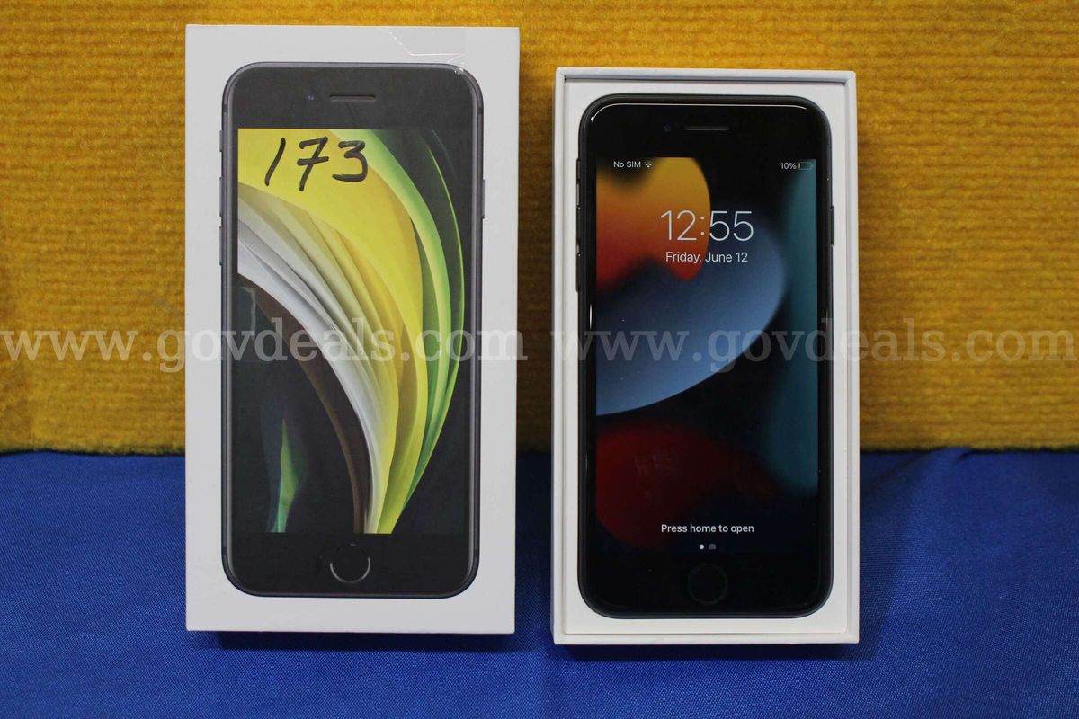 (1) Apple iPhone SE 2nd Generation 4.7"