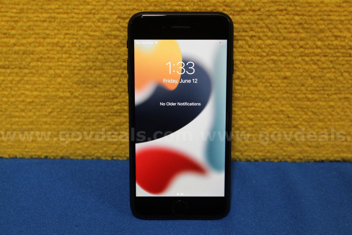 (1) Apple iPhone SE 2nd Generation 4.7"