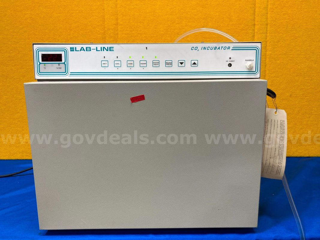 (1) Lab-Line Model 314 CO2 Incubator