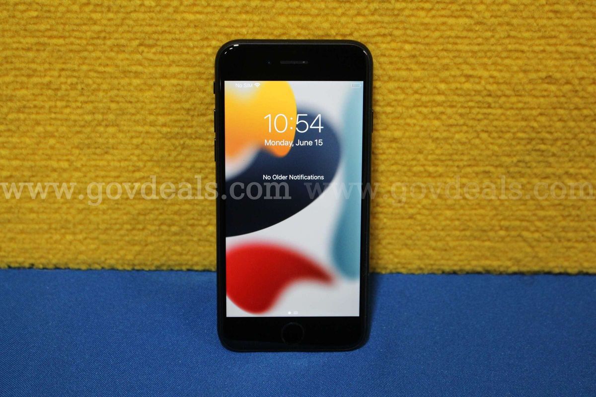 (1) Apple iPhone SE 2nd Generation 4.7"