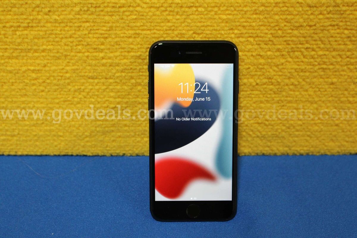 (1) Apple iPhone SE 2nd Generation 4.7"