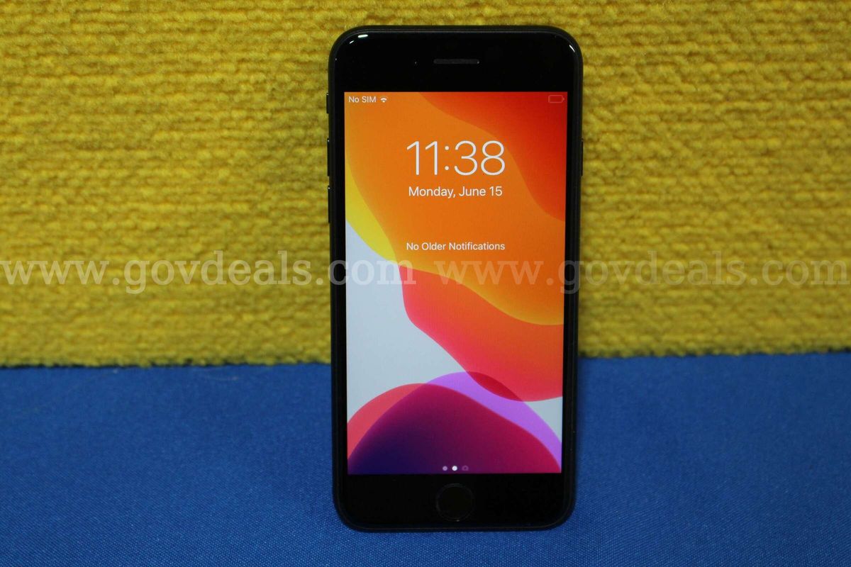 (1) Apple iPhone SE 2020 4.7"
