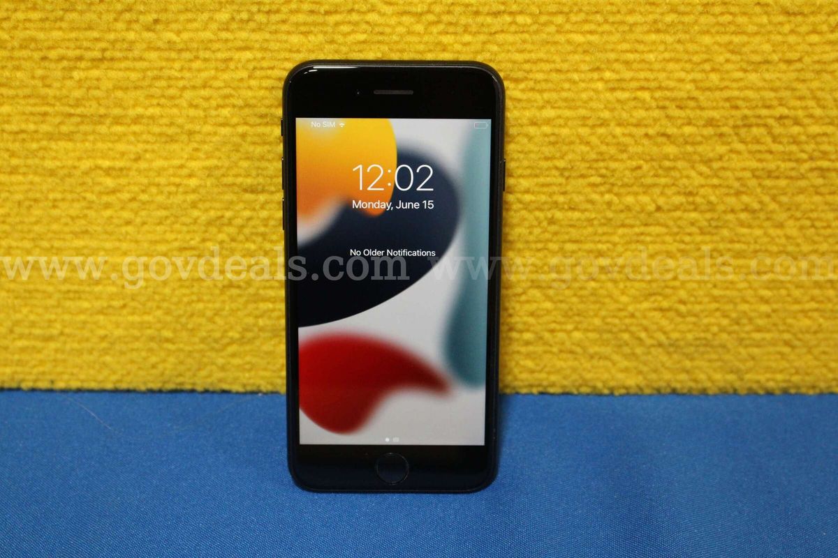 (1) Apple iPhone SE 2020 4.7"