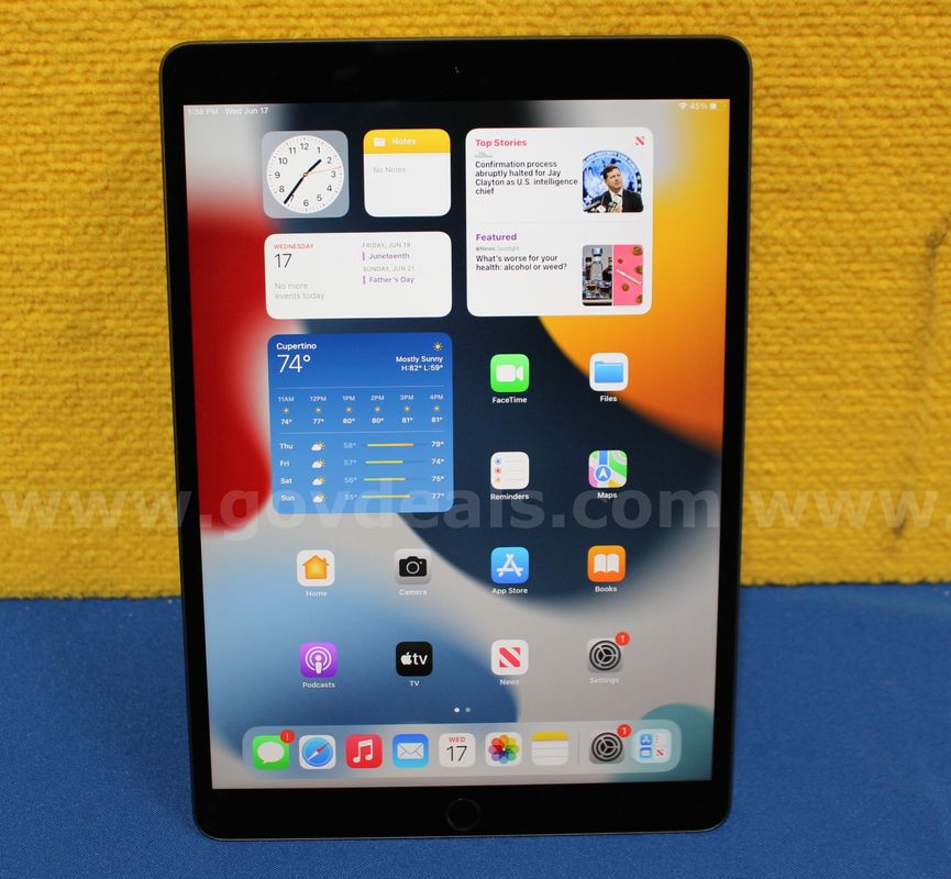 (1) Apple iPad Air (3rd Generation) 10.5"