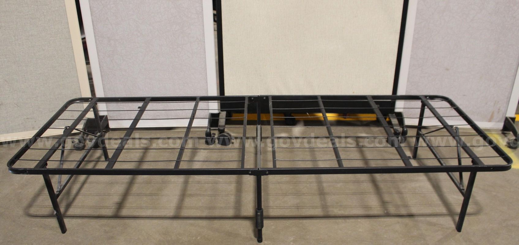 (1) Metal Folding Cot