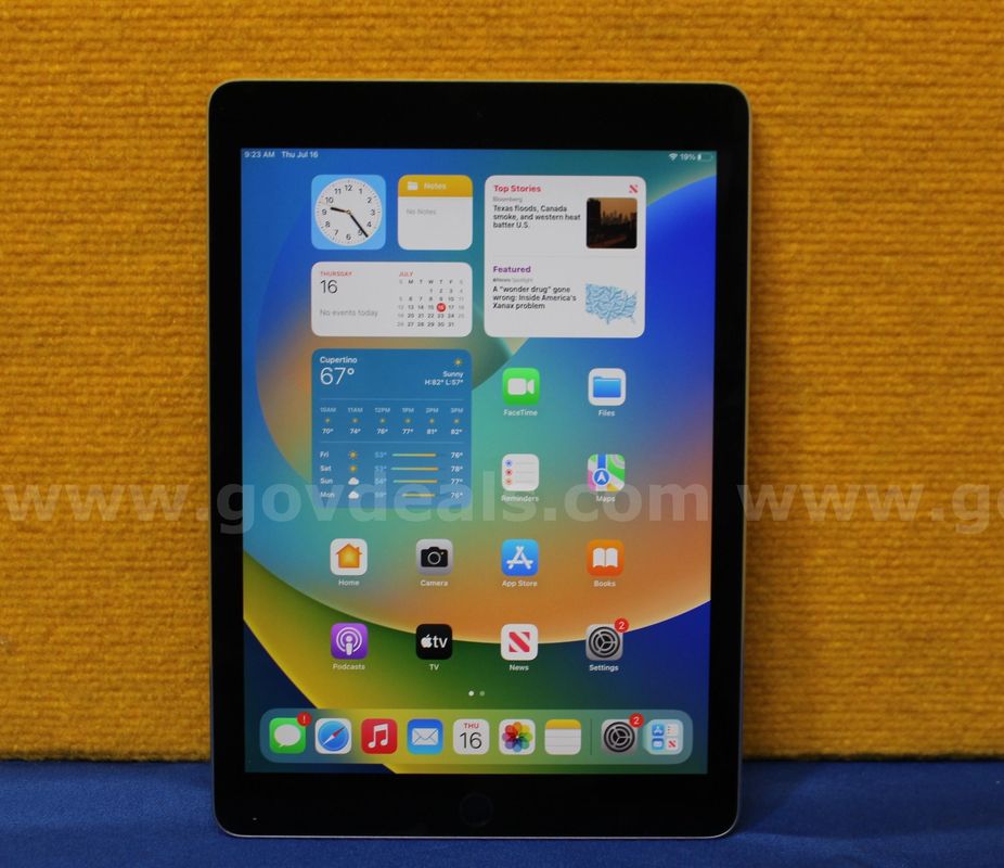 (1) Apple Ipad (1ST Generation) 9.7-inch, Storage 128 GB