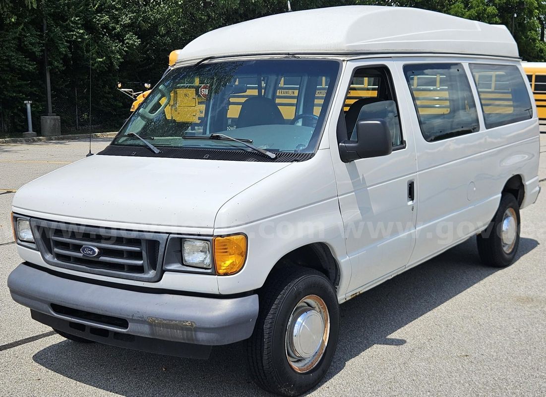 2006 Ford Econoline handicap van