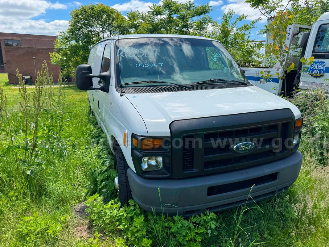 2009 Ford Econoline LOT695 - 095067 - R