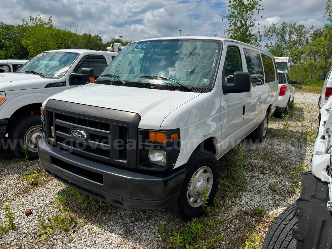 2009 Ford Econoline LOT670 - 097002 - R