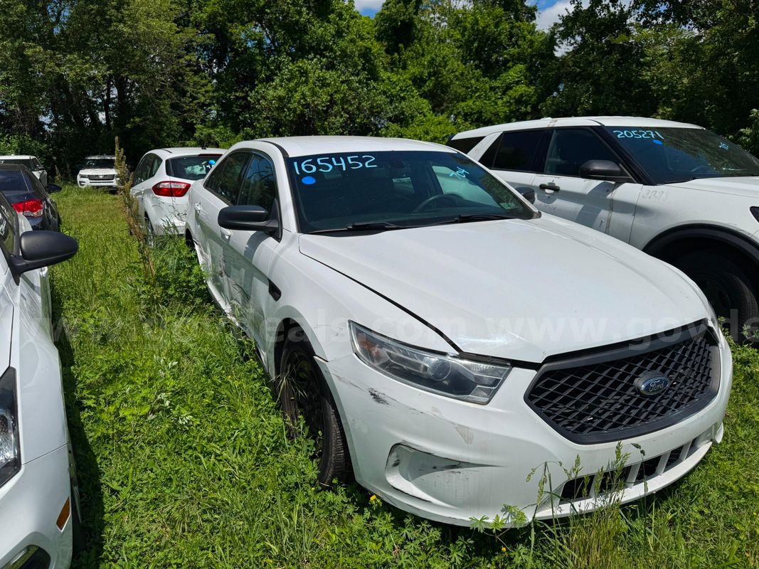2016 Ford Interceptor Taurus LOT704 - 165452 - R