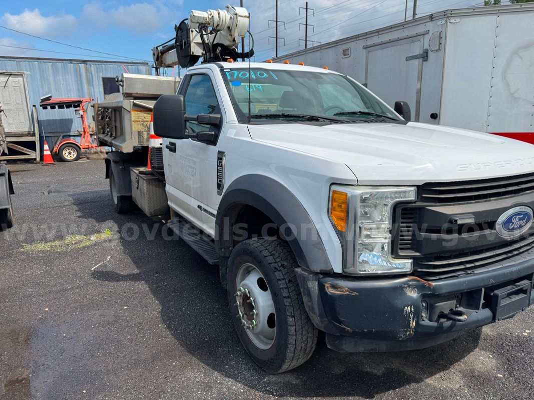 2017 Ford F-550 Inlet Cleaner LOT619 - 170101 - R