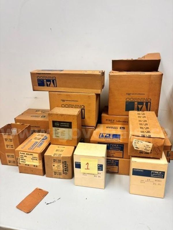 Lot of Laboratory Glassware