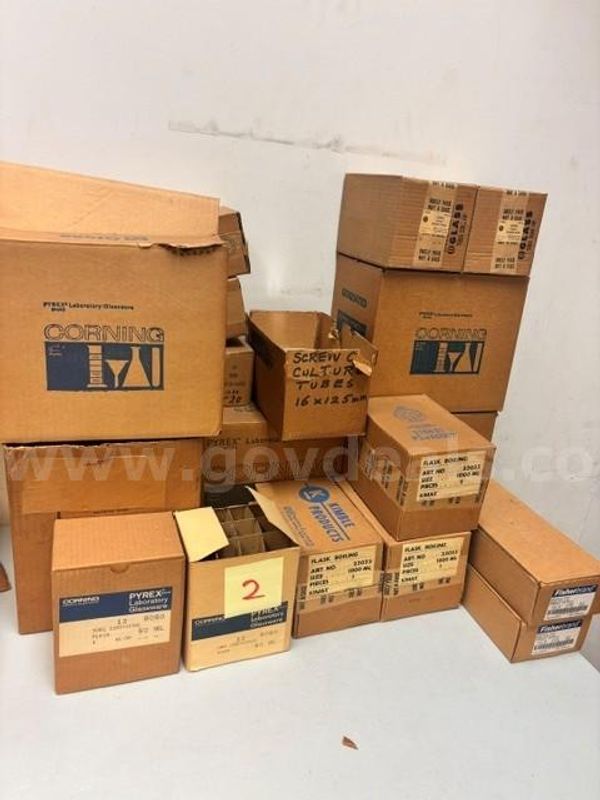 Lot of Laboratory Glassware