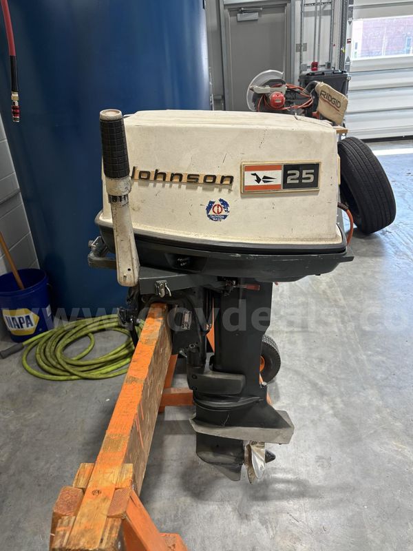 25 Horse Mercury Boat Motor