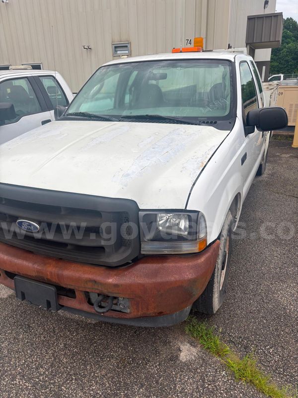 2004 Ford F-250 SD XL SuperCab 2WD